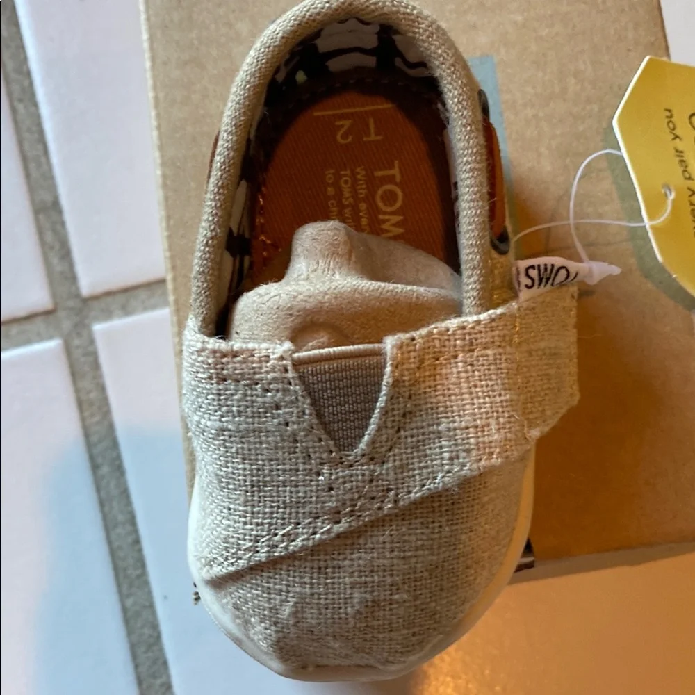 Toms Tan Moccasins kids shoes NWT